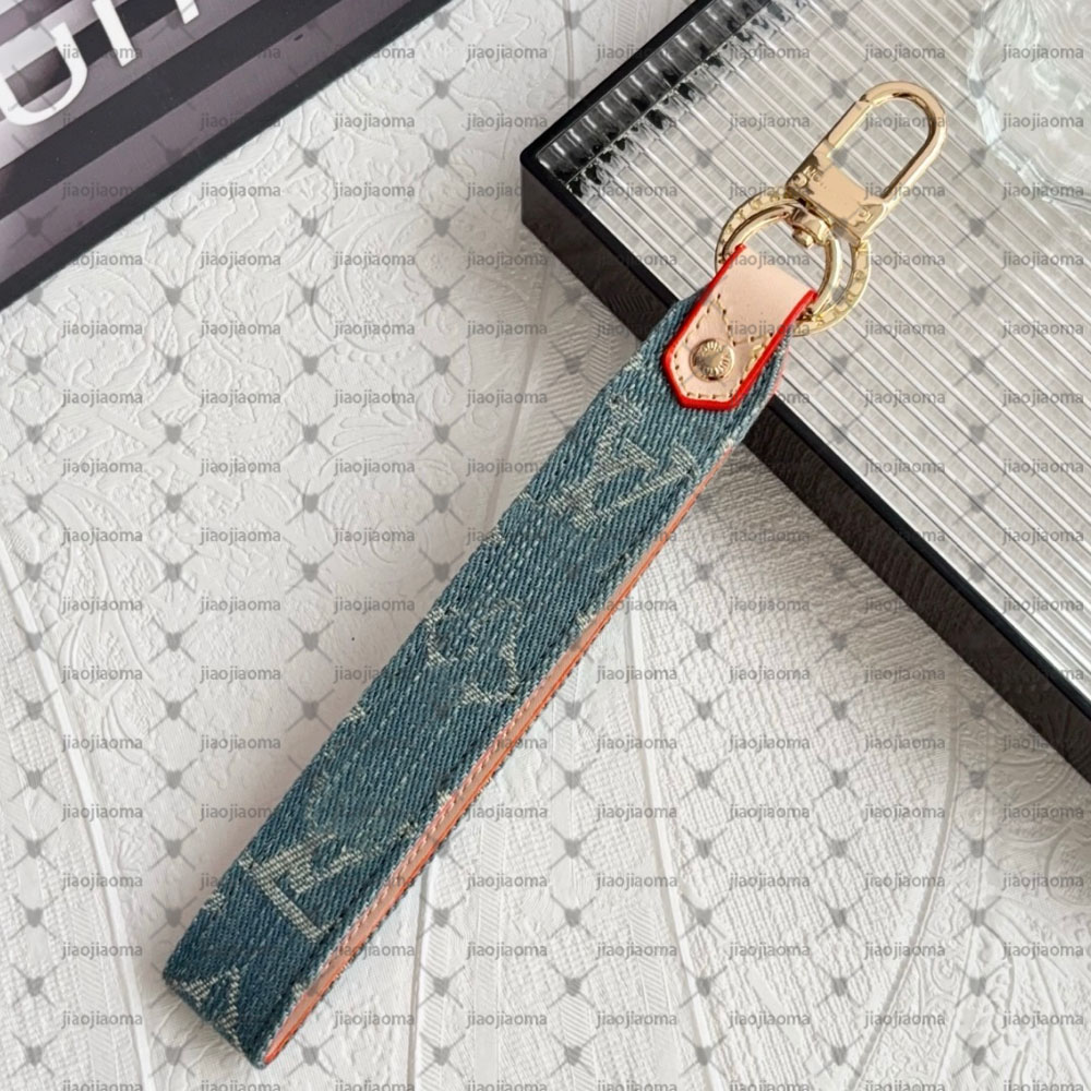 Luxury Designer key chain Keyring Bag keychain key ring Classic Exquisite Zinc Alloy Letter Unisex Lanyard Gold Black Metal key ring adkj