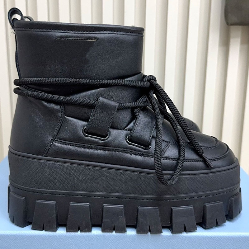 2026 Ski Boot Designer Women Luxury Short Boots Metal Patch Waterproof Cold Proof Cowhide Nylon Upper Comfortable Soft Daily Outdoor Boots Top Quali