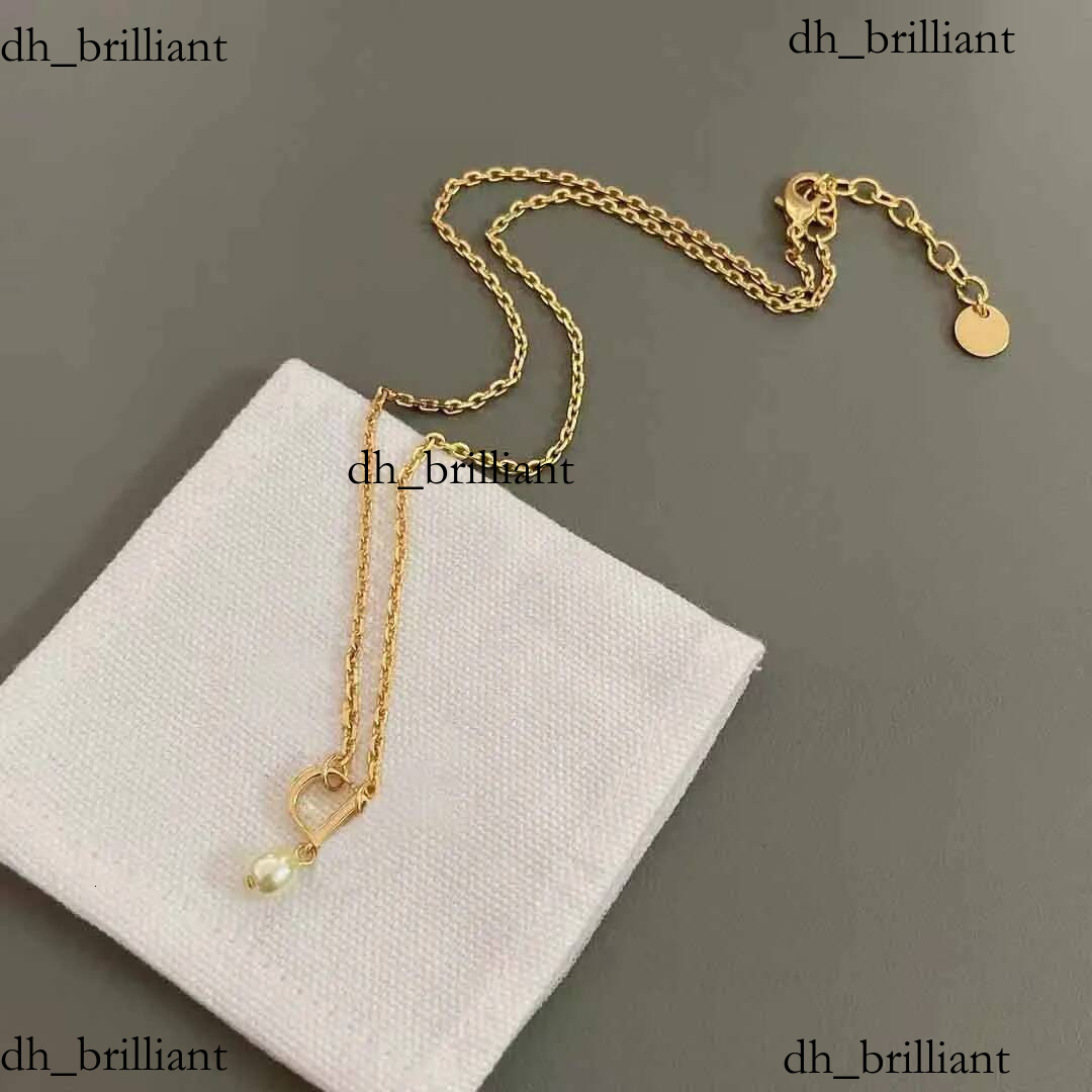 Designer luxury pearls Pendant Necklaces for woman Wedding party gifts Gold plated material Jewelry Hot