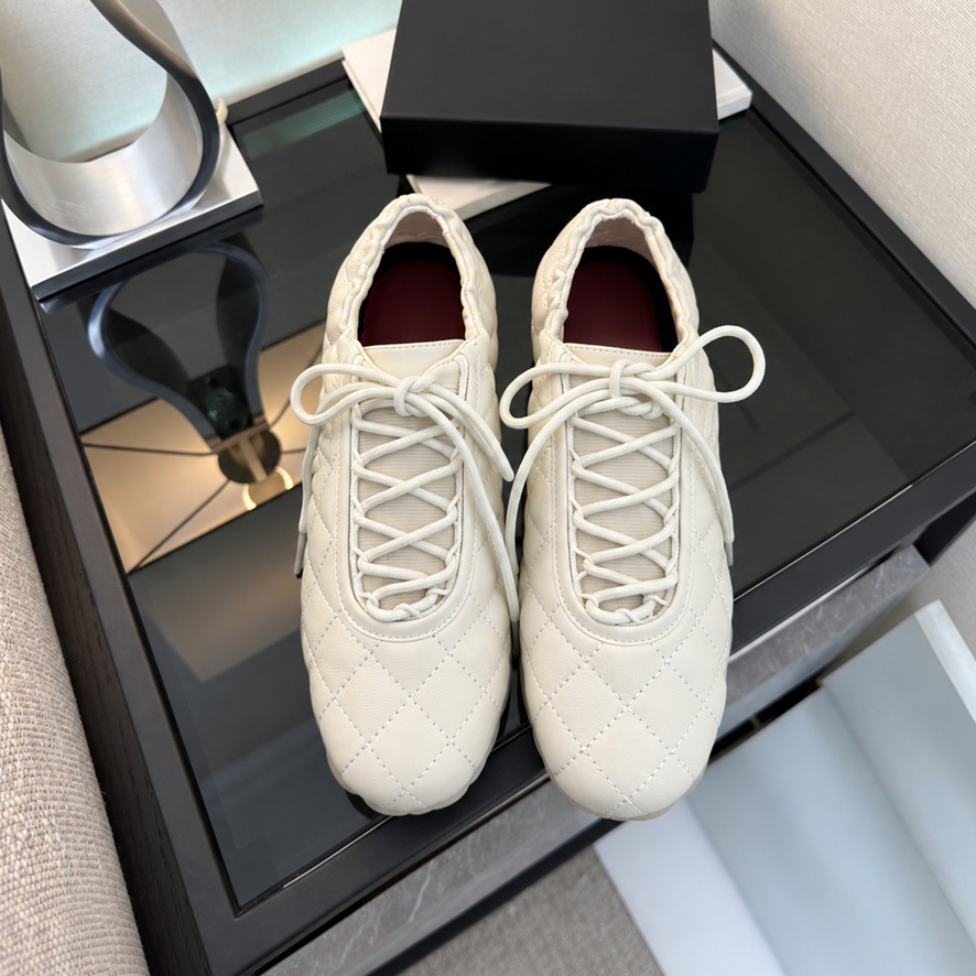 Designer Women Quilted Sneakers, 2026 New Arrival, Lace Up Soft Sheepskin Footwear, Lightweight Casual Shoes for Daily Walking Streetwear