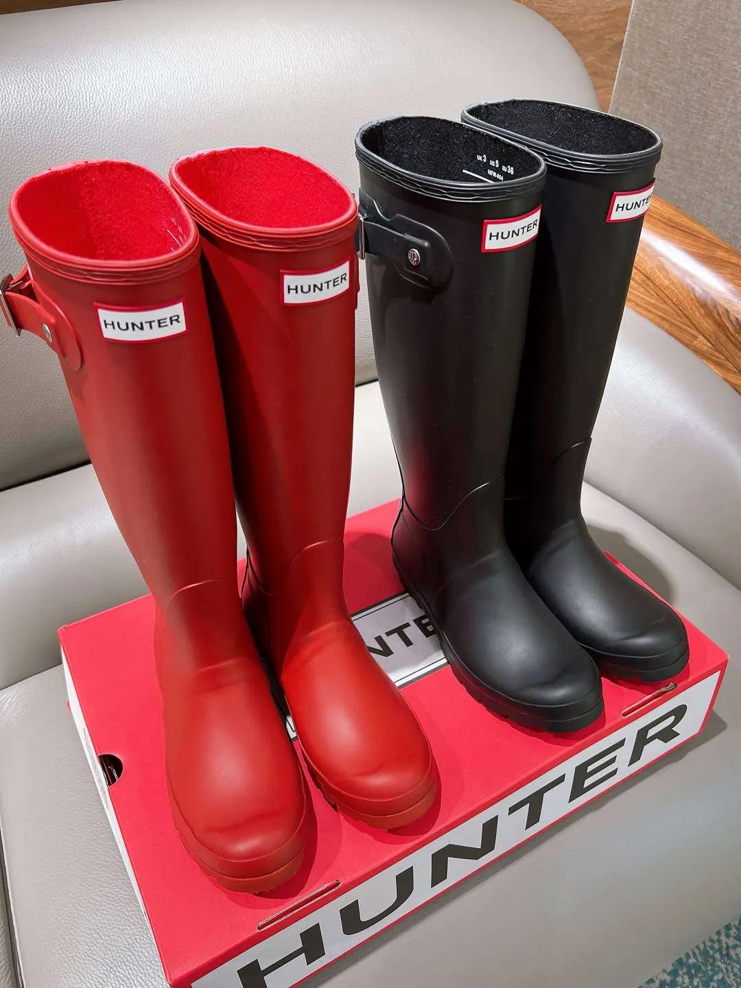 Hunters Womens Mens Designer Rain boots Luxury Wellies High quality Anti Slip Rubber Wellington Boots Black Shoes Cool Rainboots Red Martin Knight B