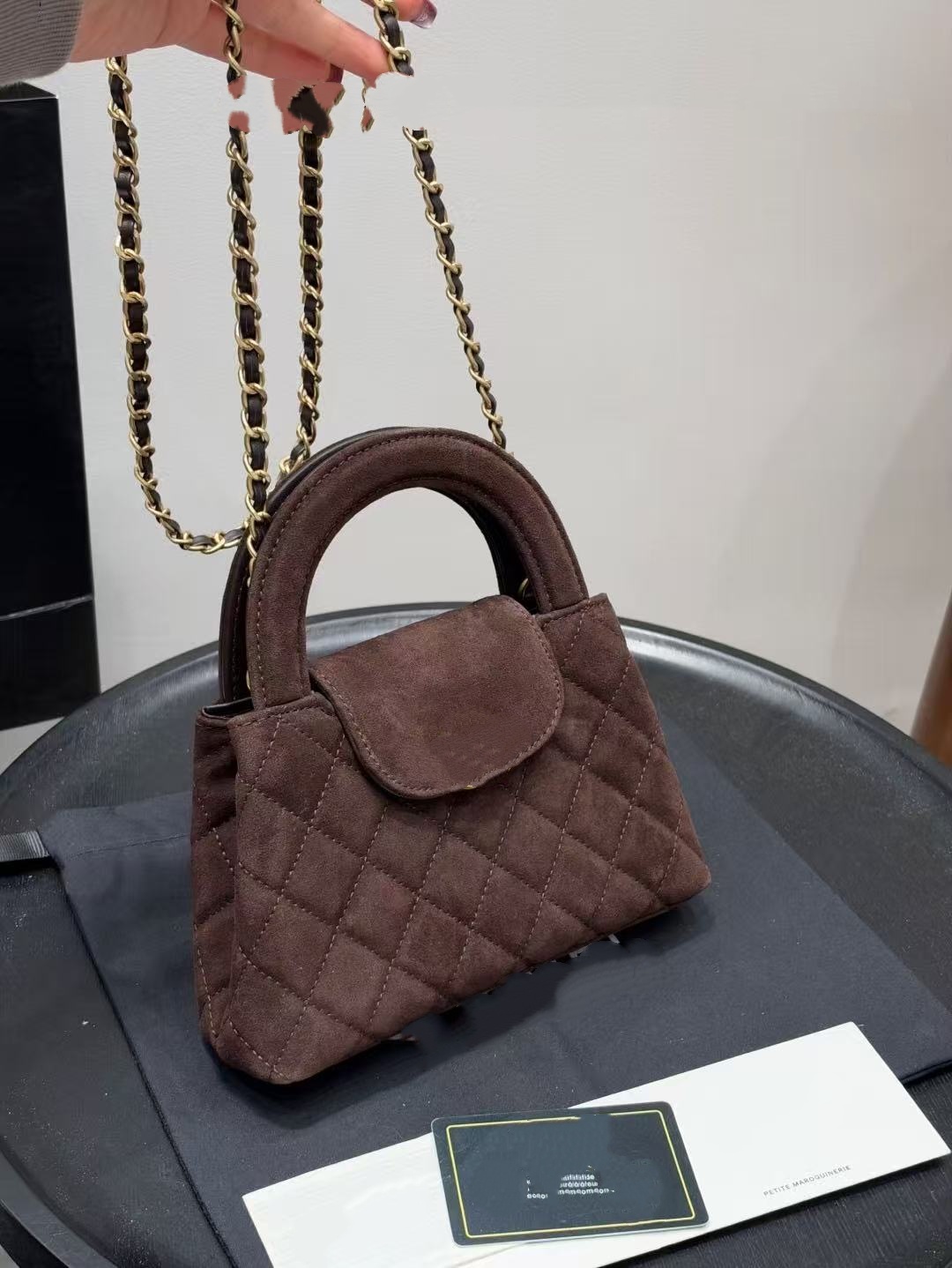 Mini sac à main vintage en daim matelassé pour femme, sac à poignée supérieure en treillis de diamants marron, sangle en chaîne dorée tissée en c