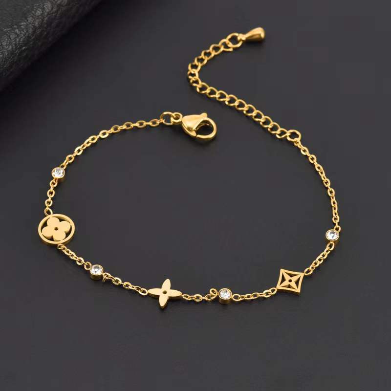 Bracelets et colliers européens et américains en acier titane, trèfle porte-bonheur à quatre feuilles ajouré pour femmes