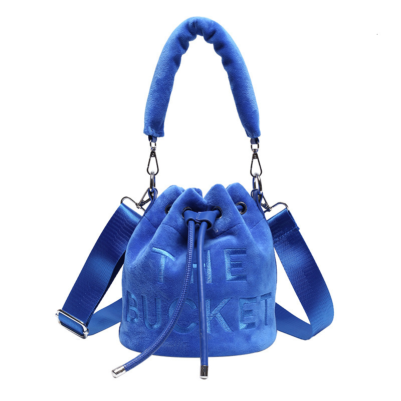 New Fashion Women's Bucket Trend Brand Personality Plush Shoulder High end Elegant Crossbody Bag Designer Luxury Handbag 4d