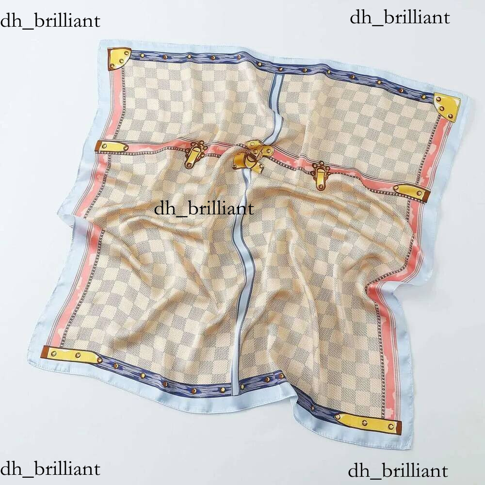 Designer pour les femmes luxueux haut de gamme classique damier imprimé polyester carré écharpe crème solaire cou guêtre sac cravate bandeau poly