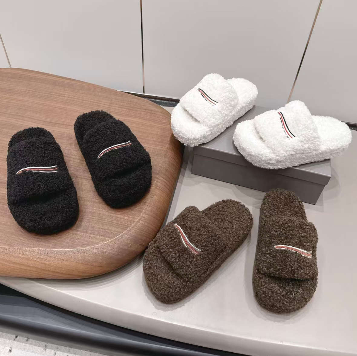 Fur Slides Designer Furry Pantoufles Hommes Femmes De Luxe Hiver Moelleux Fourrure Laine Sandales Chaudes Confortables Mules Fuzzy Unisexe Léger
