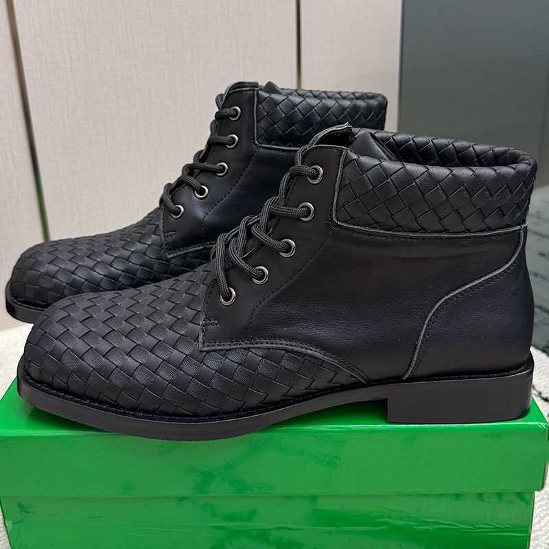 Mens Lace Up Boots Designer Luxury Short Boots Hand Woven Plaid Patchwork Cowhide Upper Exquisite Details Daily Outfit Motorcycle Boots Original Pac