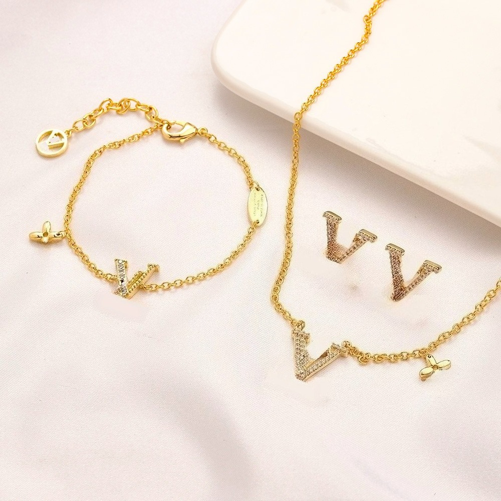 Chaînes de marque de styliste pour femmes, ensemble de boucles d'oreilles et pendentif avec lettres de mariage, accessoires de bijouterie de fête