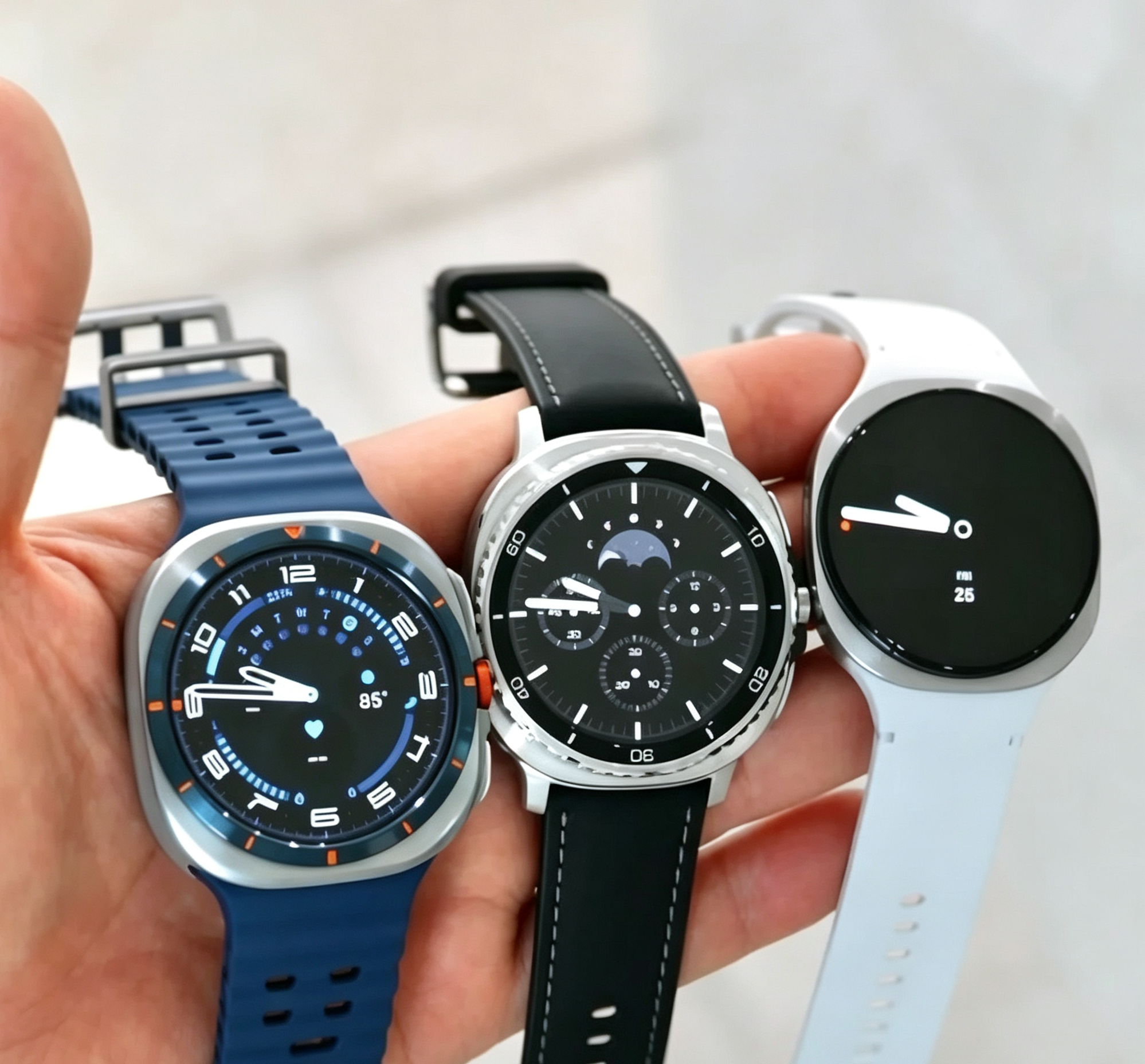 Unisex Galaxy Watch 8 - High Definition Screen Smartwatch for Men & Women, Voice Call Capabilities, Built-in NFC, Integrated GPS