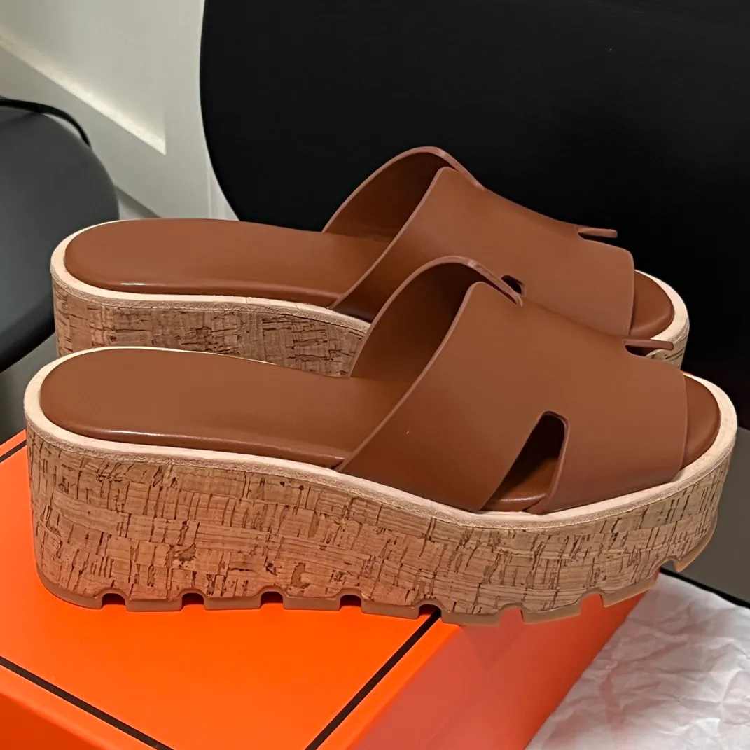 Designer Diapositives Diapositives Talon Diagonal Plate-forme Femmes Luxueux Haute Qualité En Cuir Véritable Femmes Marron Noir Pantoufles Confor