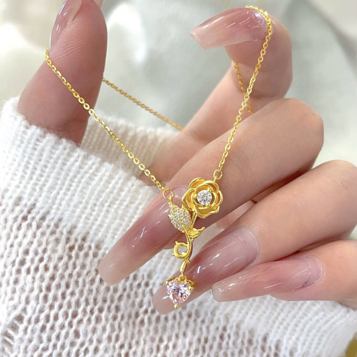 Light Luxury Romantic Rose Flower Necklace With Delicate Pink Diamond Accents, Versatile Elegant Piece That Exudes A Gentle, Sweet, And Fashionable
