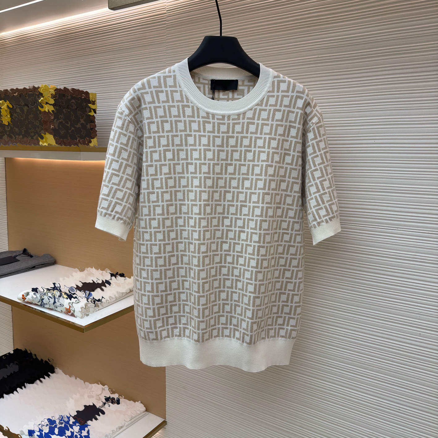 Designer branded clothing, high-quality men's T-shirts and polo shirts, men's T-shirts with full printed jacquard knitwear, trimmed men