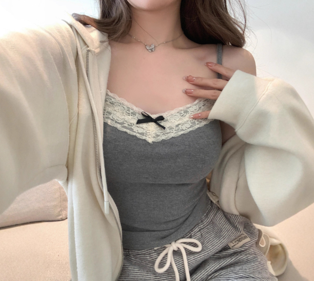 High-quality women's camisole with lace trim, built-in bra pads, bow details, cropped slim-fit sleeveless sweet summer basic inner top