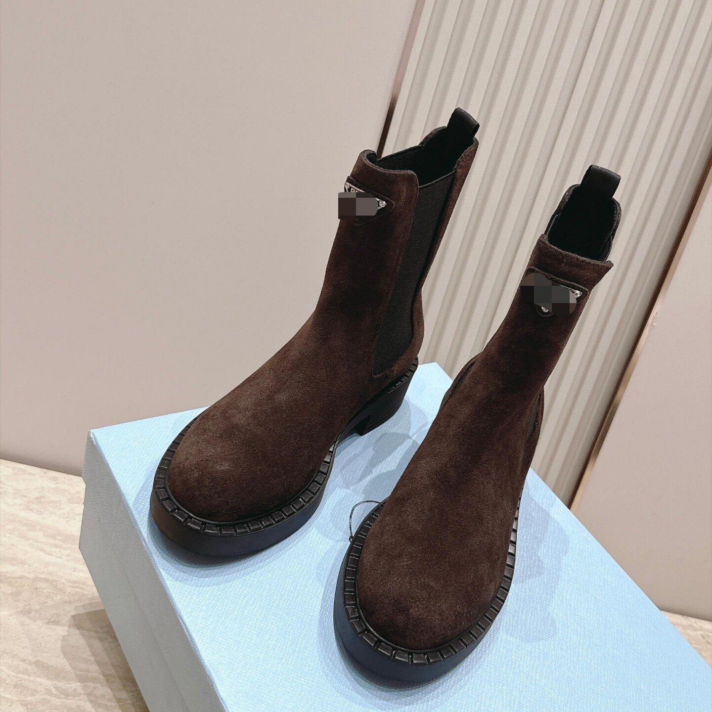 Booties Luxury Designer Woman Nude Suede Leather Ankle Zipper Round Toe Winter Fashion Outdoor Footwear Quality Comfort Modern Stylish Trendy Black