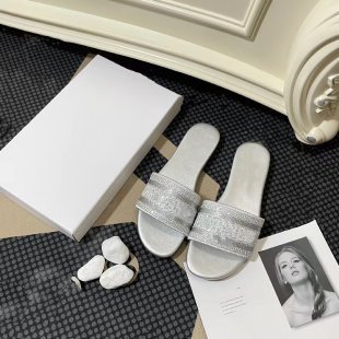 Designer Free Shipping New Slippers Women Wear Spring Summer Fashion All Match Flat Flip Flops Beach Travel Sandals