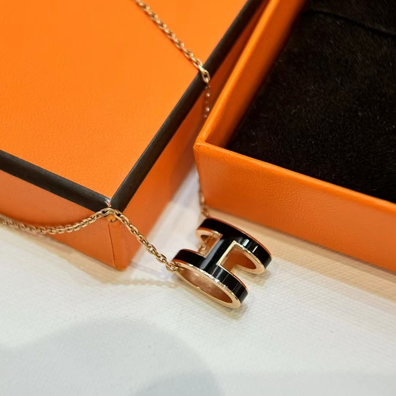 Classic Necklace Designer Necklace Silver Necklace Luxury 316L Stainless Steel Mens and Womens Necklace