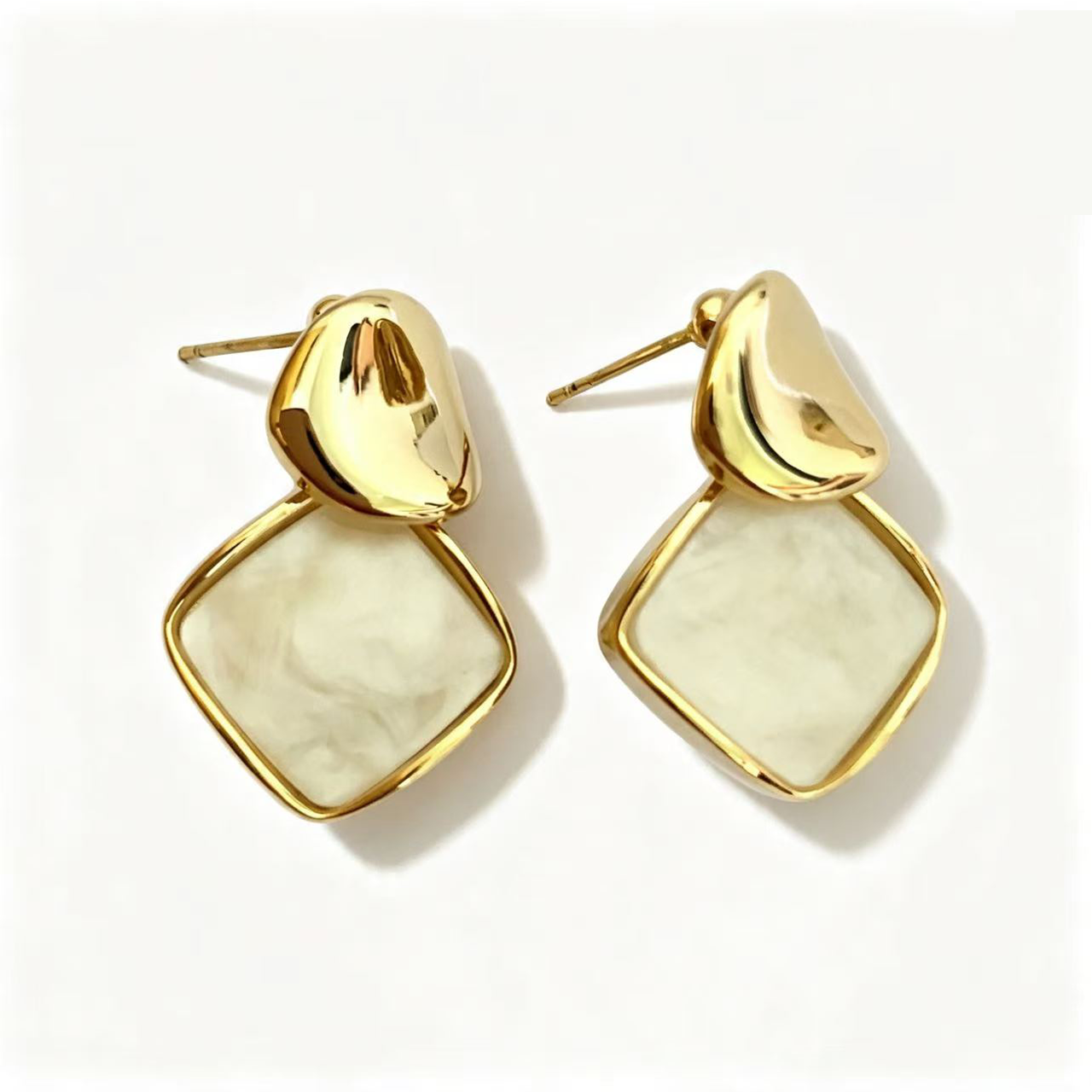 2026 Whosesale Deginer de luxe plaqué or boucles d'oreilles pendantes minimaliste carré nacre goutte boucles d'oreilles de fête quotidienne éléga