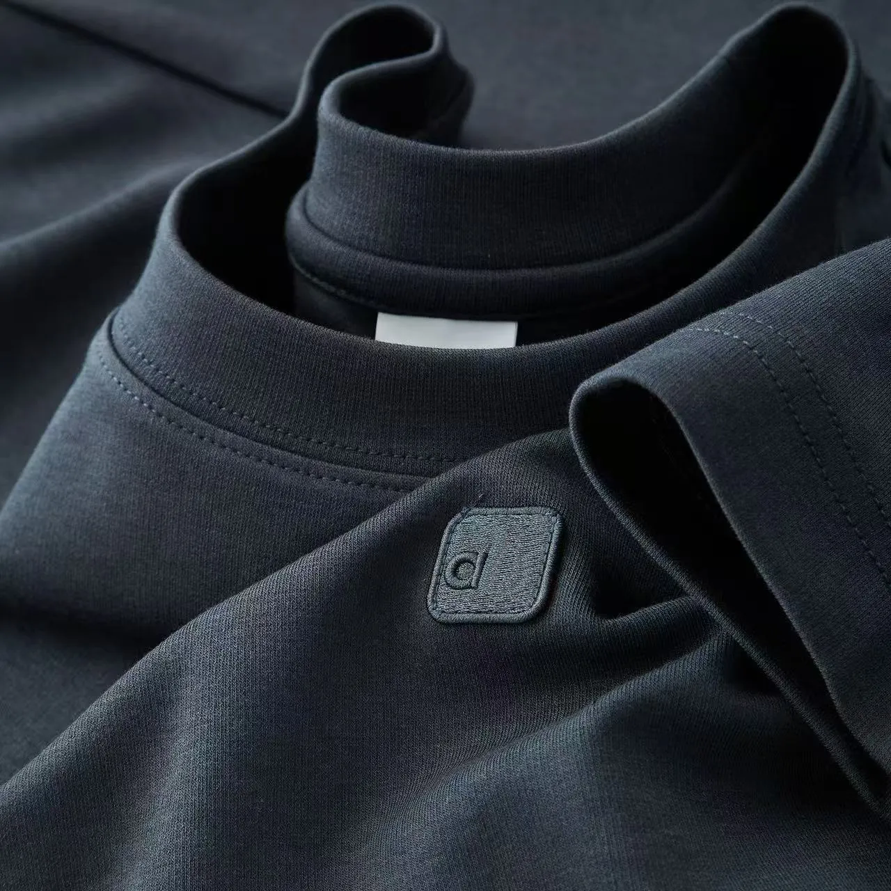 T-shirts pour hommes de créateurs de mode Polos Nouveau petit T-shirt à col rond brodé pour jeunes lourds automne et hiver marée marque chemise à