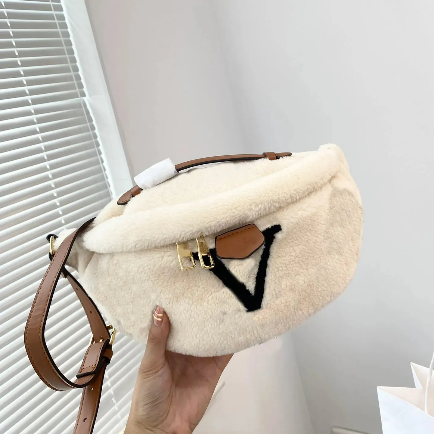Sac de designer Sac à bandoulière Winter Teddy Taille Sac Designer Sacs de poitrine Sac à bandoulière Bandoulière Laine d'agneau Fourrure douce B