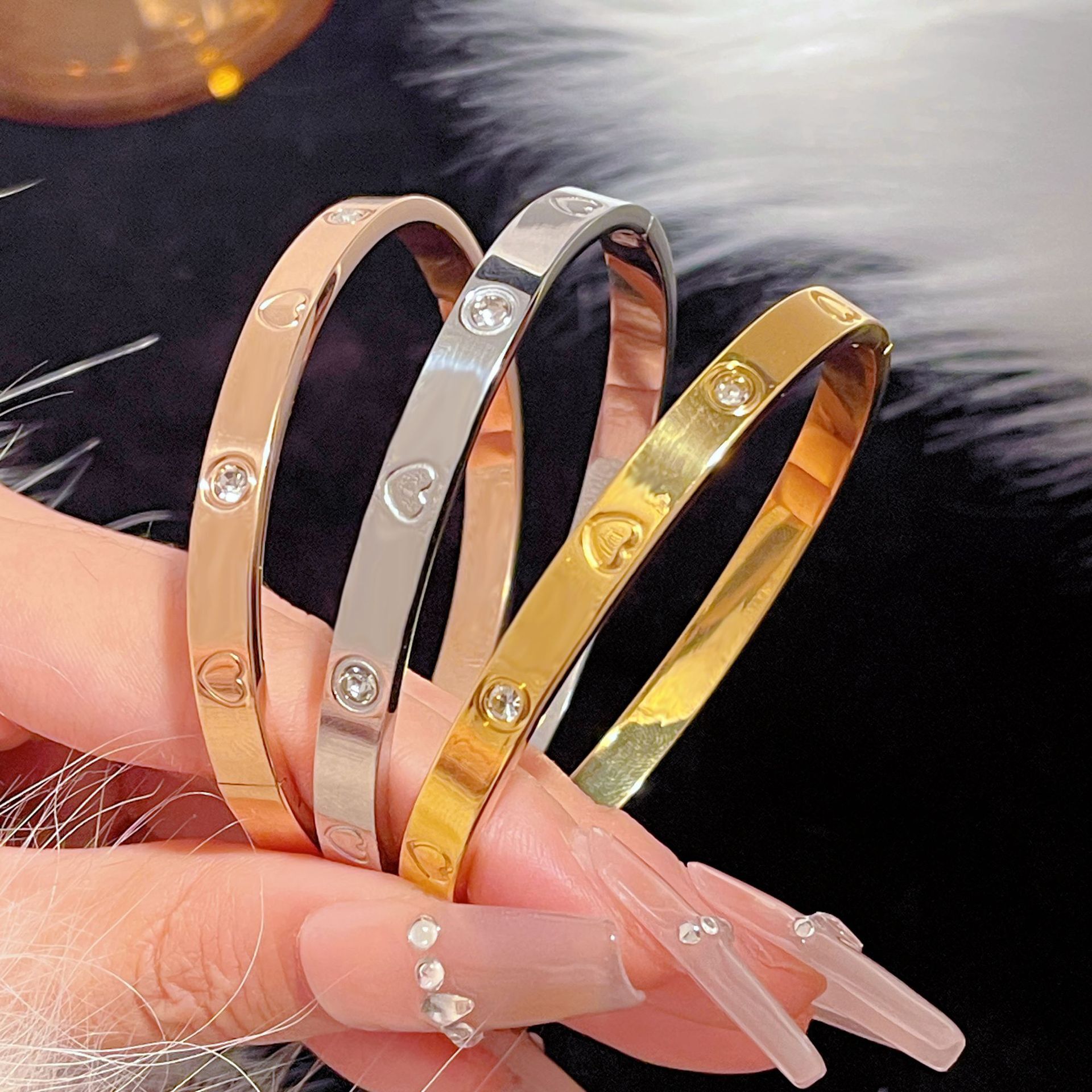 European And American Cross-Border High-End Fashion Full-Diamond Heart-Shaped Titanium Steel For Women, Light Luxury Versatile Exquisite Bracelet Th