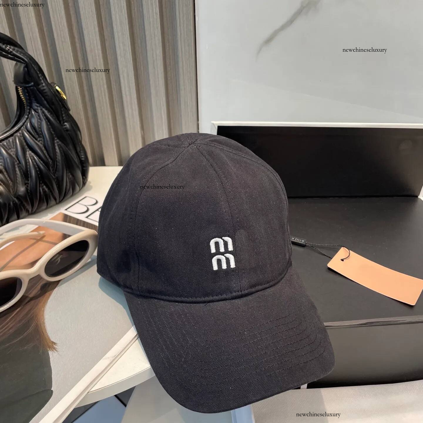 Brand designer luxury high quality solid color letter design fashion hat match style travel couples model adjustable All Seasons Leisure fancy ca