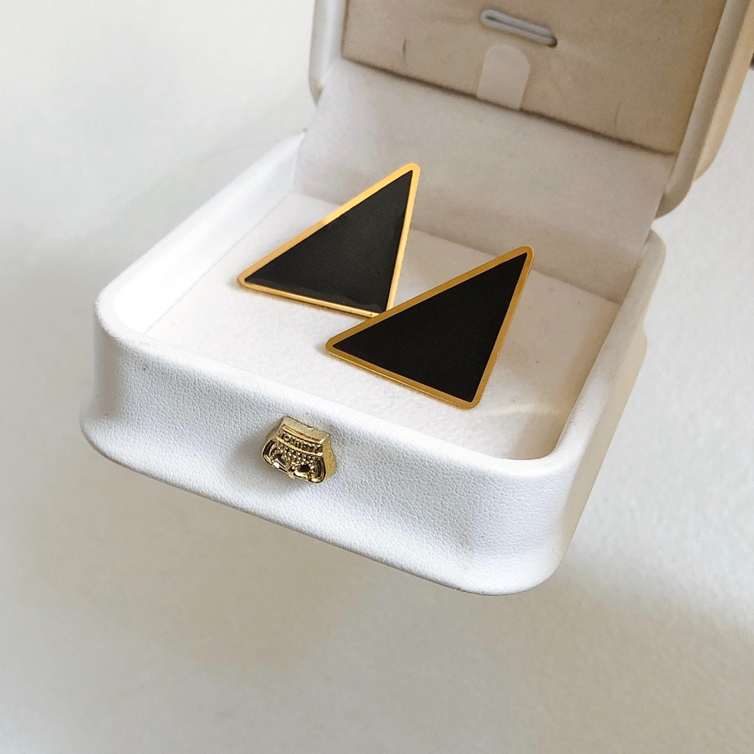 Designer de luxe 18K Or Argent Diamant Tri Angle Designer Blanc Stud Femmes Hommes Lettre Boucles D'oreilles Bijoux De Mariage