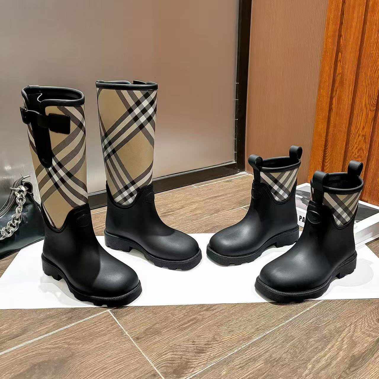 Designer boots Women Fashion Rain Boots Waterproof Non-slip Rubber Ankle Boots Trendy Solid Color Casual Outdoor Rain Shoes for Ladies US 35-40