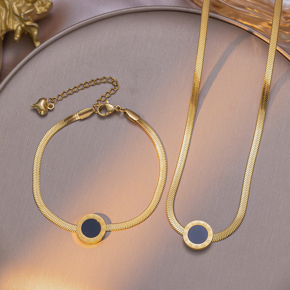High-End, Fashionable Roman Numeral Titanium Steel Necklace, Versatile Unique Design For Women, Featuring A Minimalist And Elegant Clavicle Chain Se