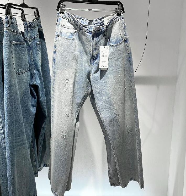 High-Quality Goods Men's Loose Straight-Leg Jeans, Distressed Rinsed Denim Long Pants, Versatile Simple Style for All Seasons, Mid-Rise, 100% C