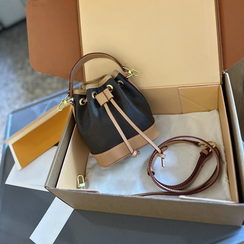 Designer Bags Women Bucket Bag Luxurys Bags Paris Drawstring Pouch Crossbody Handbags Lady Leather Half Moon Underarm Shoulder Handbag
