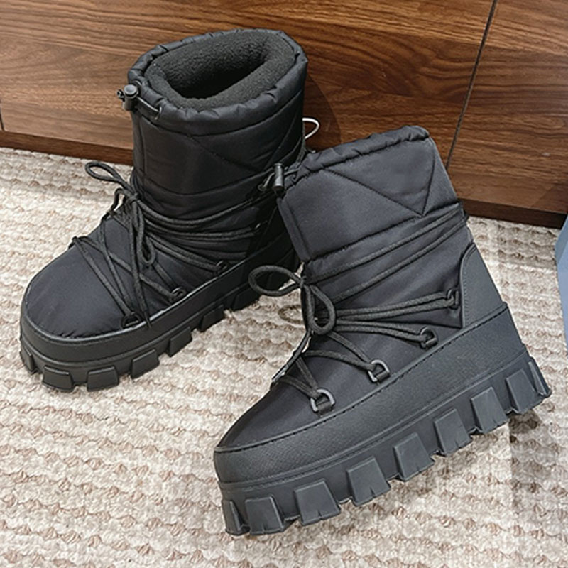 Womens black Re Nylon gabardine apres ski boots Sporty design technical details fleece lining Womens winter warm boots Distinctive Anti slip lug tre