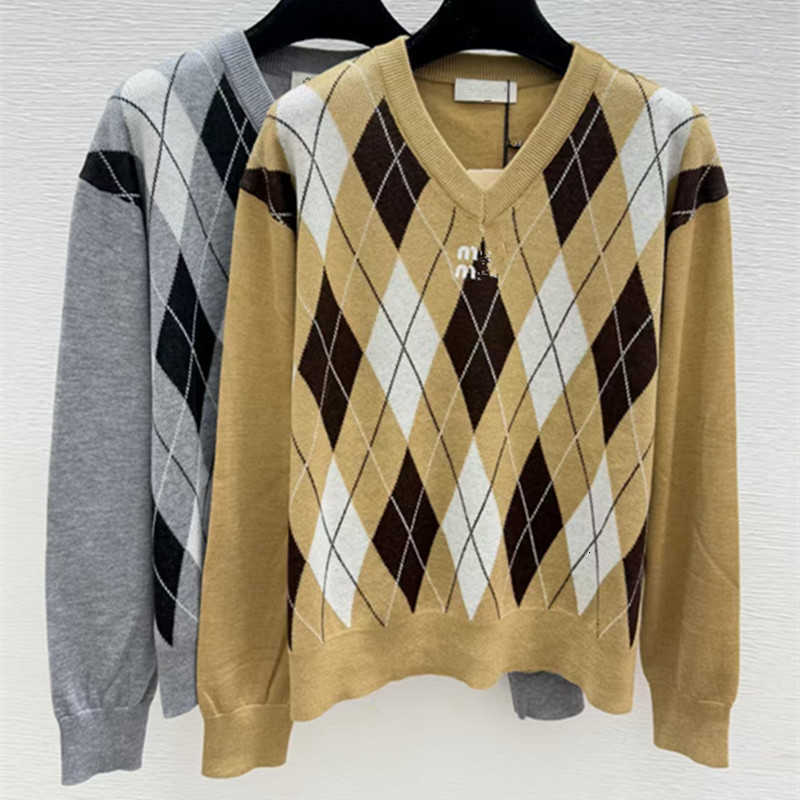 Women's Sweaters Designer Women's Diamond-patterned Knit Sweater For Layering In Autumn And Winter, With A Sophisticated V-neck Design des