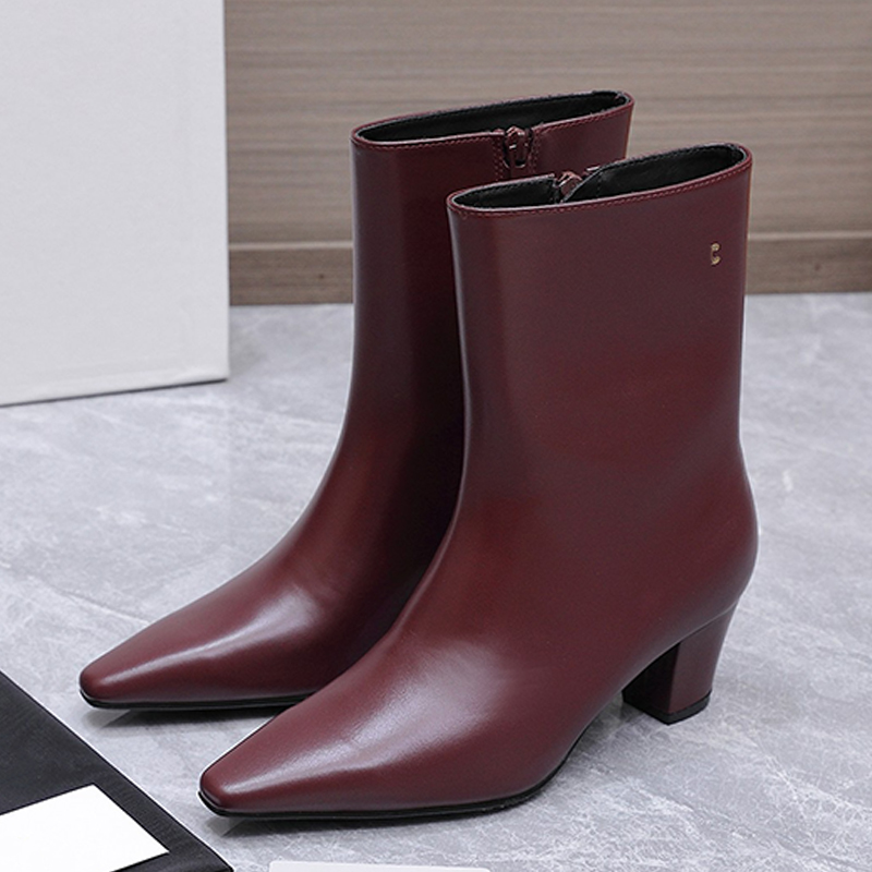Elegant Ladies Tour Boots Designer Pointed Toes Side Zipper Kitten Heel Ankle Boots Luxury Gold Hot Stamped Logo Womens Short Boots Sheepskin Lining