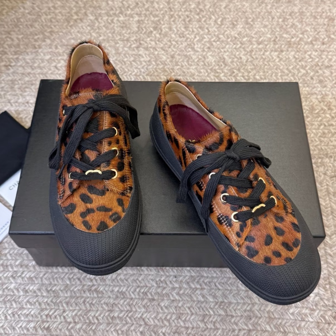 26A designer shoes Luxury Leopard print zebra stripe sneakers Black white leather Lace up Women casual shoes fashion Loafers Sports trainers track r