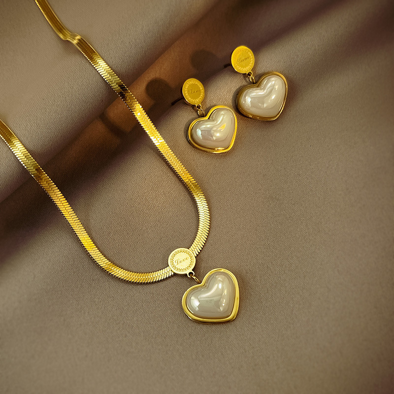 Titanium Steel Sweet Heart Necklace, Minimalist Ins-Style Choker, Korean Fashion, Versatile And Luxurious Clavicle Chain, Women's Earring Set