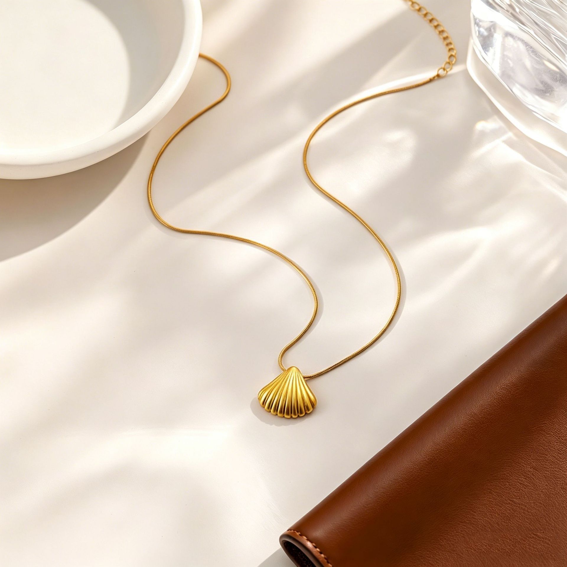Fashionable Minimalist Fan-Shaped Shell Titanium Steel Necklace For Women, Exquisitely Retro, Versatile, And With High-End Feel, A Small Scallop Cla
