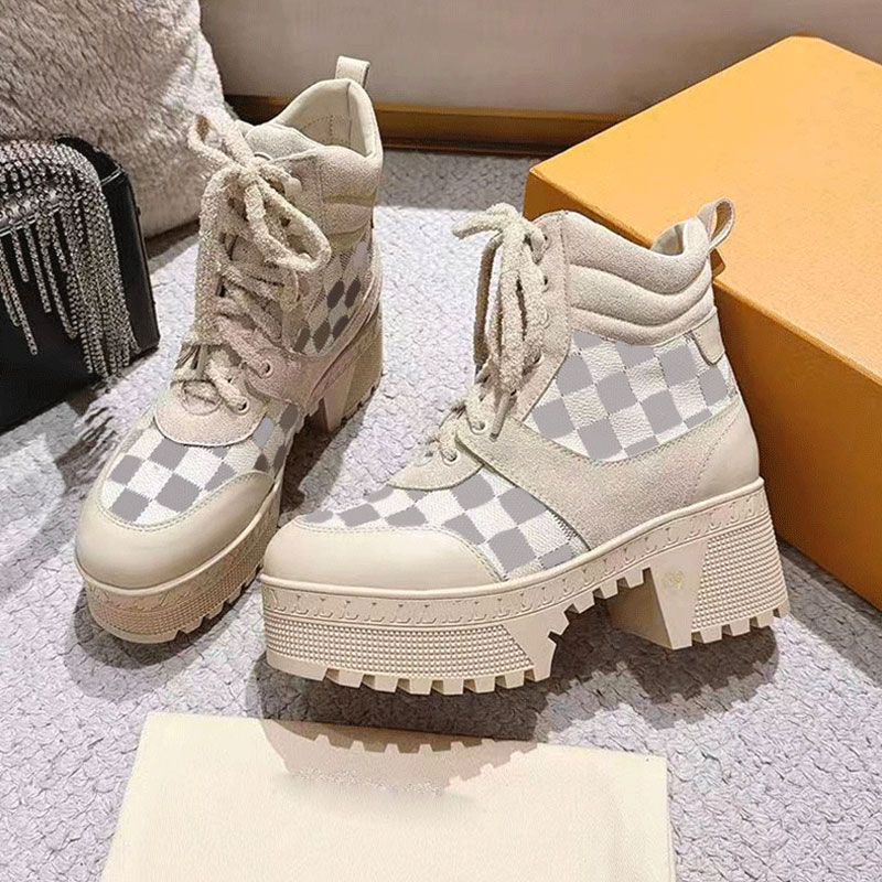 Laureate Platform Desert Boot 1AKY10 Women Equestrian boot Designer Suede Calf Leather Motorcycle boots Ladie Laces Platform Ankle Boots Rubber Outs