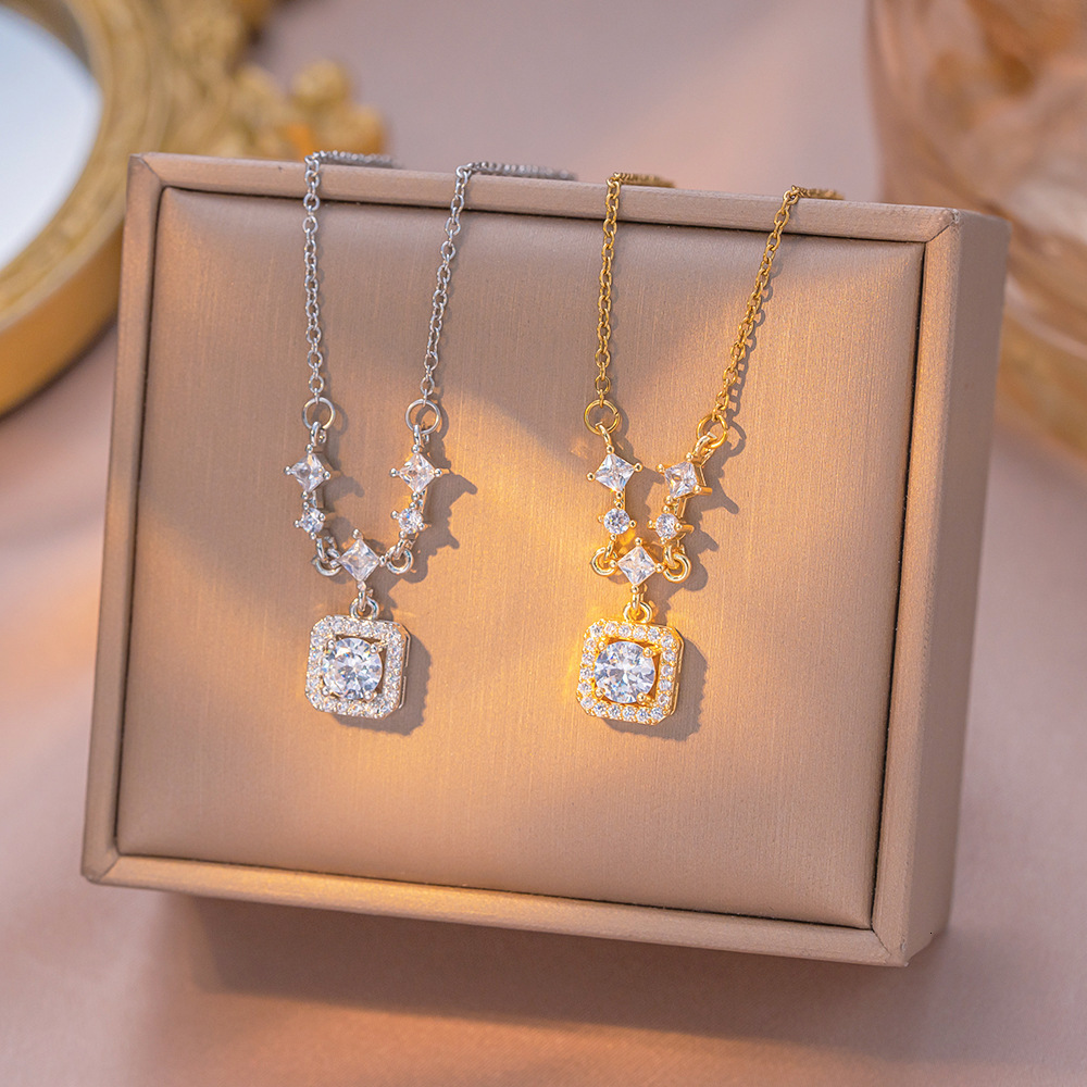 French Style Light Luxury Small Square Diamond Micro Inlay Necklace For Women Exquisite Sweet Super Sparkling Sugar Cube Tassel New Clavicle Chain