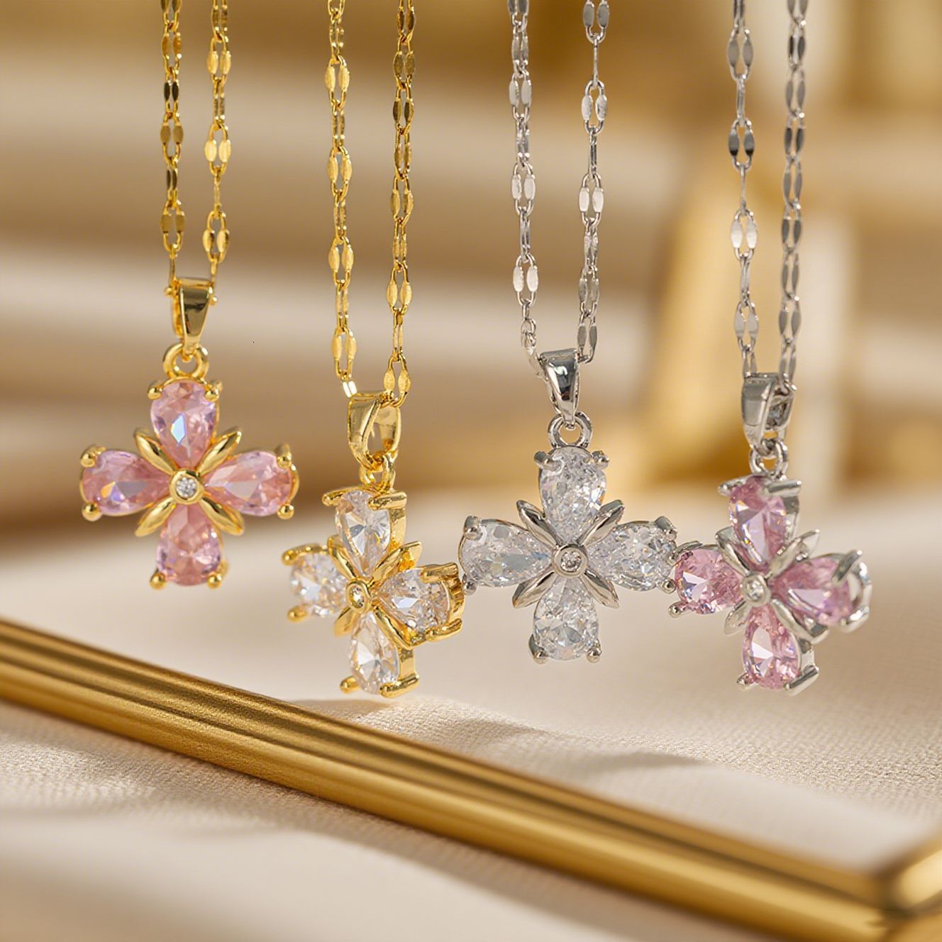 Light Luxury, High-End, Lucky Four-Leaf Clover Micro-Paved Necklace For Women, Exquisite Versatile, With Sparkling Pink Diamond Pendant, Creating A