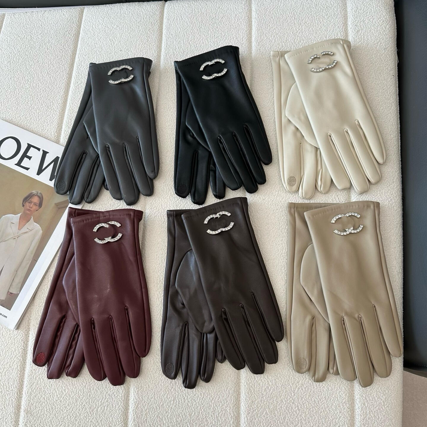 Designer's new leather gloves - suitable for both men and women - touchscreen, warm, multi-fingered, solid color, touchscreen winter gloves 137