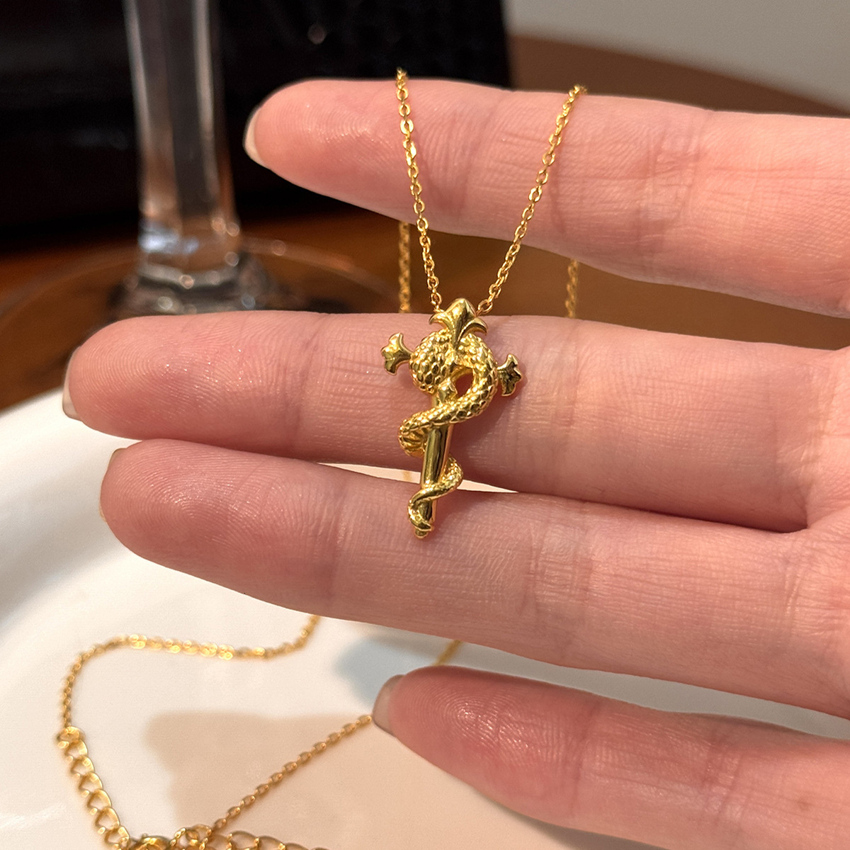 New Chinese-Style Light Luxury Ancient Snake Scepter Exquisite Necklace For Women, Fashionable And Versatile, Same Style As On Xiaohongshu, Vintage