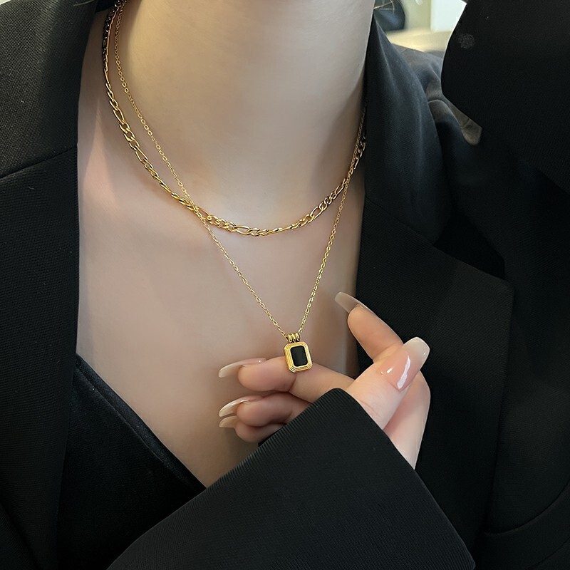 Double-Layer Black Square Pendant Titanium Steel Necklace For Women, New Stylish Piece Adds Touch Of Luxury And Sophistication, A Versatile Clavicle