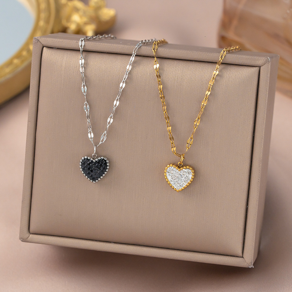 French Light Luxury Black And White Double-Sided Heart-Shaped Heart Titanium Steel Necklace For Women Ins Internet Celebrity Minimalist Style Full D