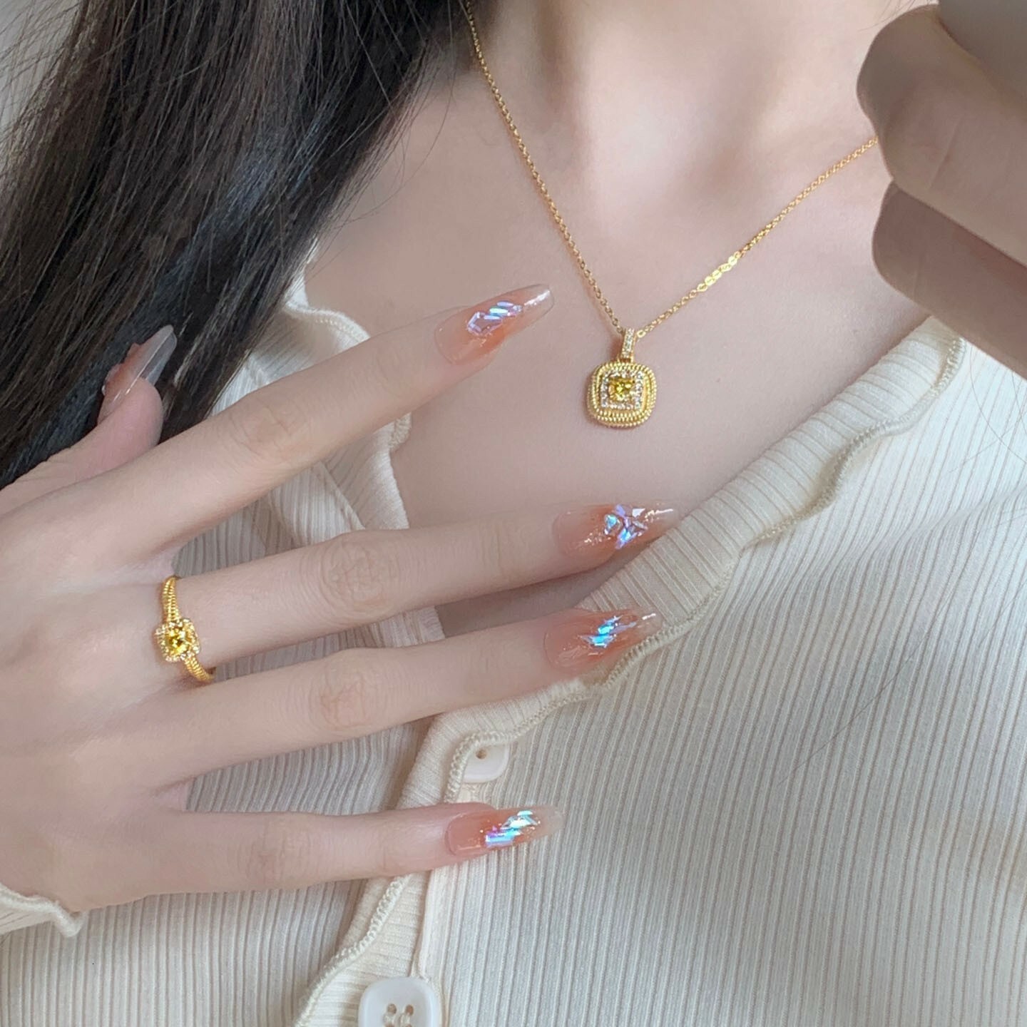 Ultra Shiny Sugar Cube Titanium Steel Necklace For Women, Small Yellow Crystal Bread Clavicle Chain, Light Luxury Niche Design, Internet Celebrity S