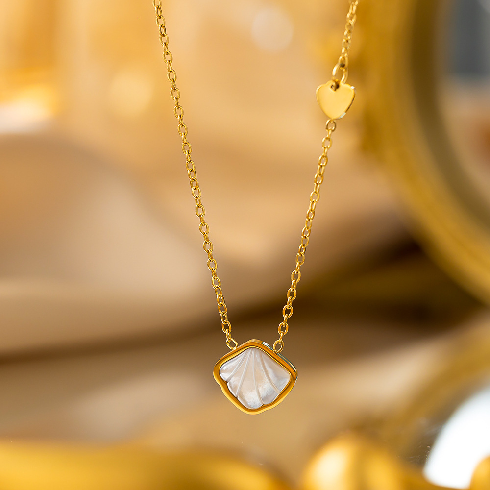 Light Luxury Niche White Shell Small Heart Necklace For Women New Hot-Selling High-End Titanium Steel Choker Collarbone Chain Women's Accessori