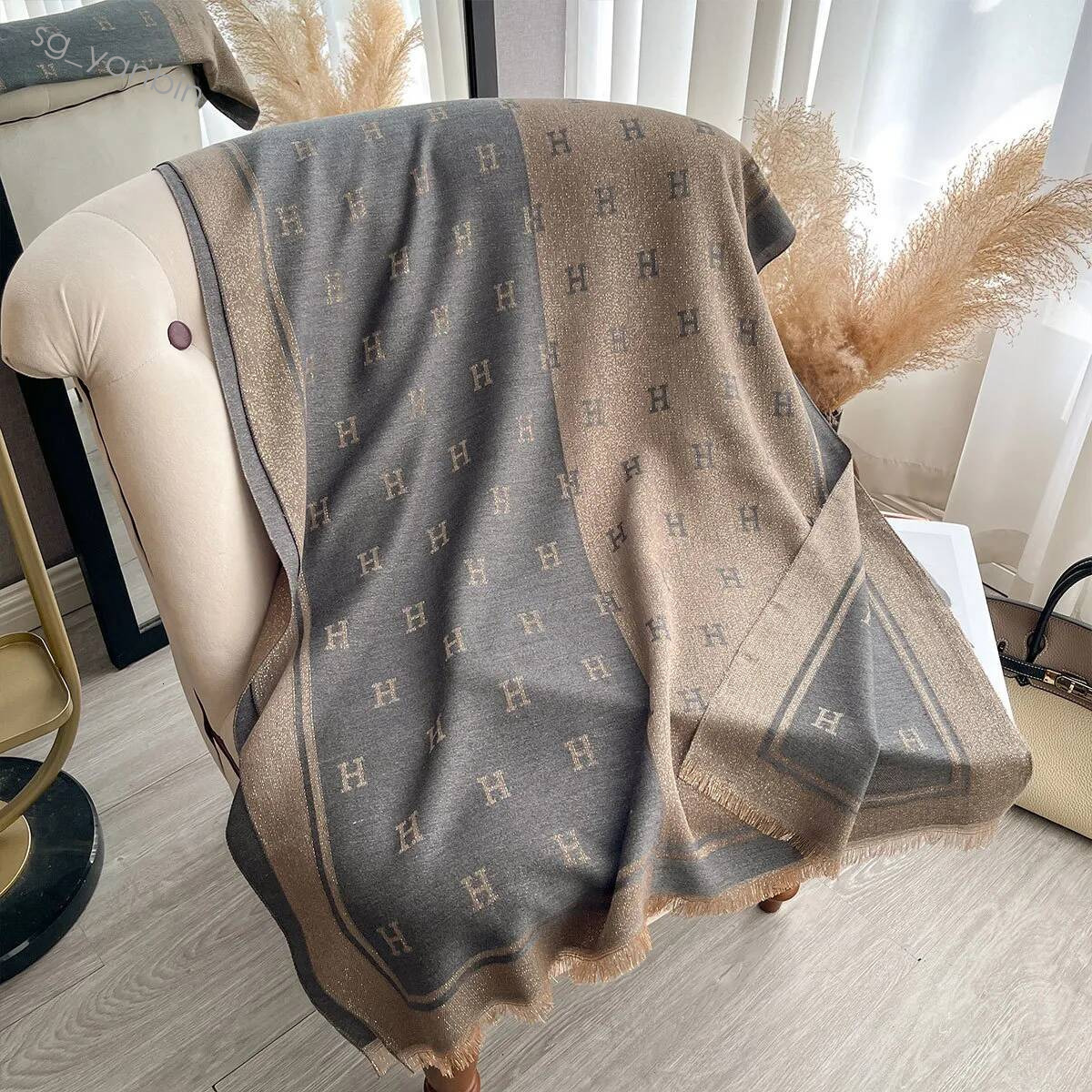 Designers Luxury Letter Color Blocked Edging Imitation Cashmere Tassel Shawl For Womens Autumn And Winter Double Sided Thick Warm Scarf Hot