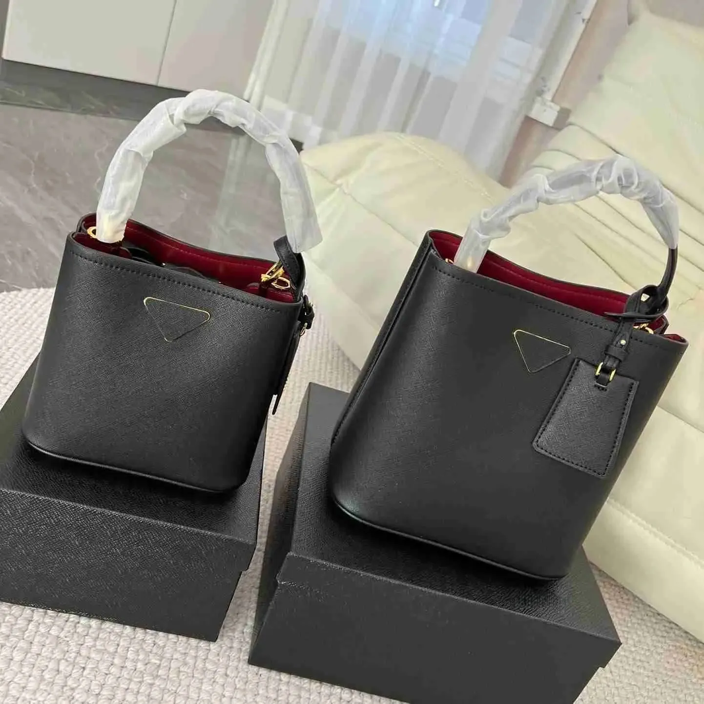 Designer Bags Women Bucket Bag Real Leather Luxurys Bags Paris Drawstring Pouch Crossbody Handbags Lady Half Moon Underarm Shoulder Handbag