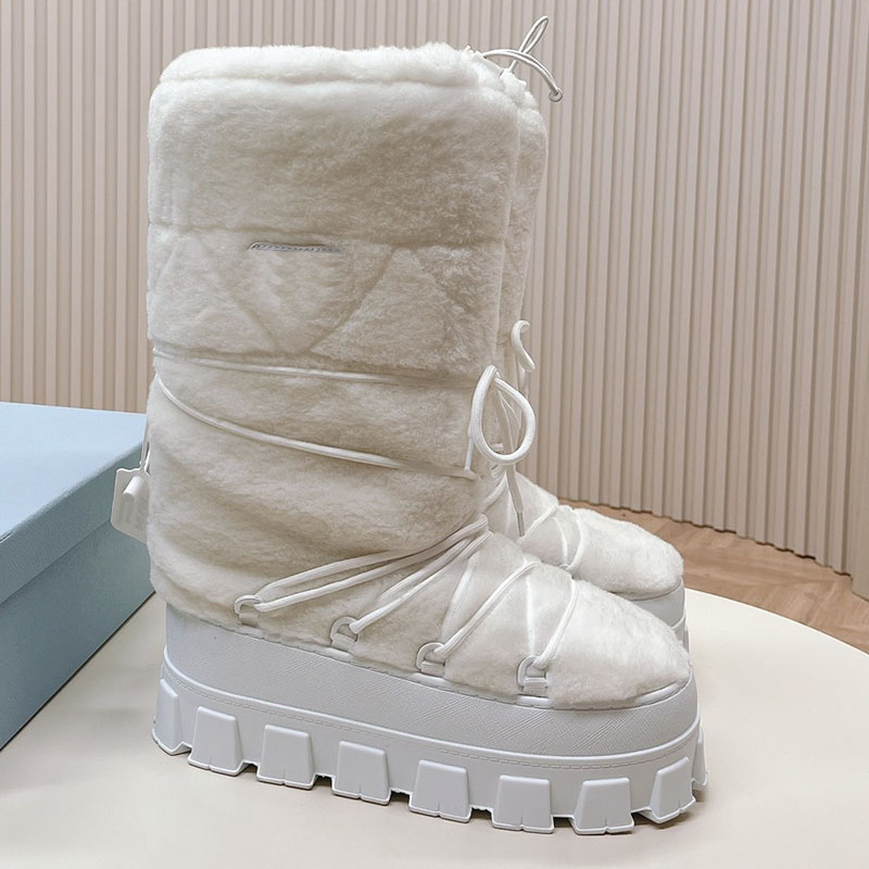 Luxury Shearling Apres Ski Boot Womens Designer Rice White Plush Tall Snow Boots Drawstring Bundle Lock Temperature Gear Thick Bottom Winter Outdoor