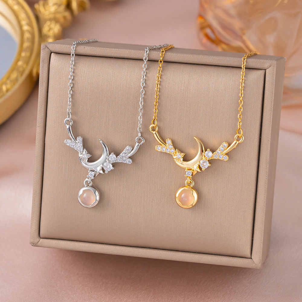 Japanese Korean Fashion Sweet Style Star And Moon Reindeer Micro-Paved Necklace For Women, Exquisitely Elegant, High-End, Light Luxury, Versatile Cl