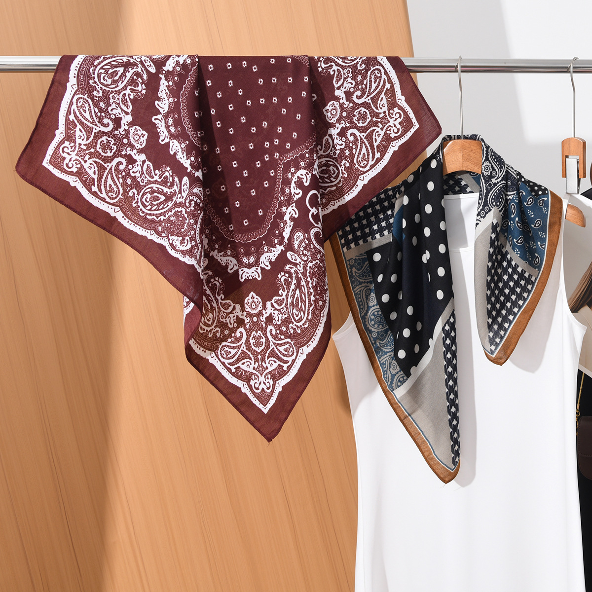 Retro minimalist paisley-patterned square scarf, a versatile elegant accessory women, perfect for everyday wear and all-season styling